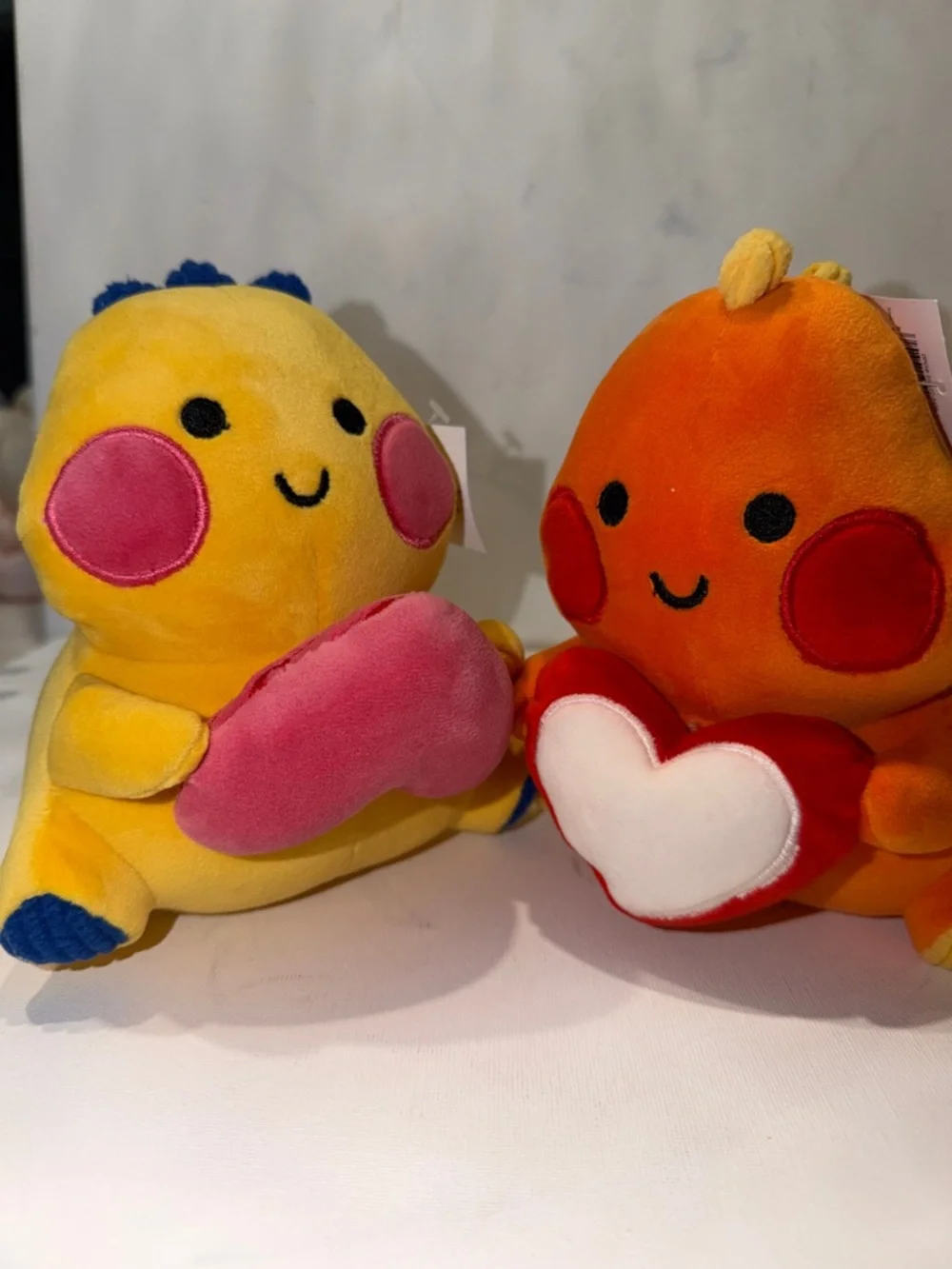 Plush Heart-Holding Small Pet Toy - Yellow and Orange